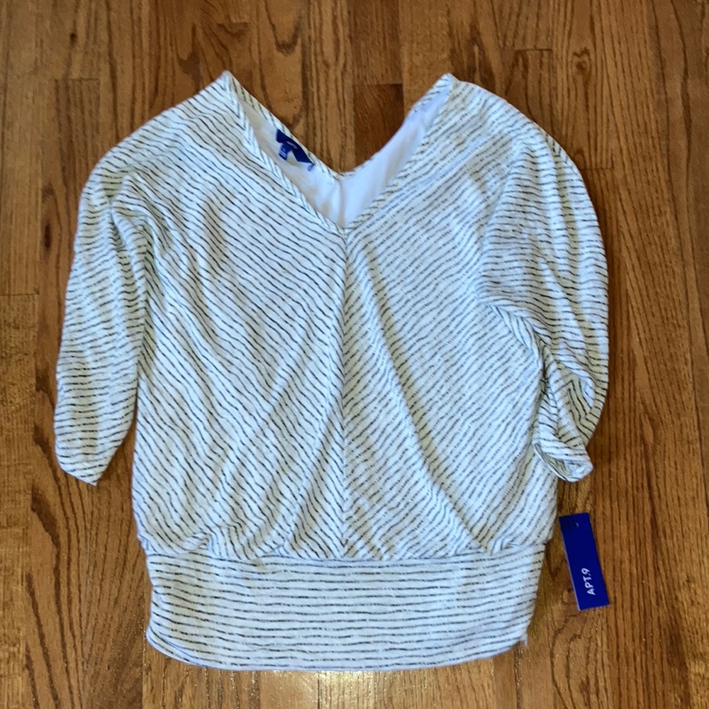 Apt 9 size L off white V neck NWT new